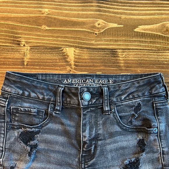 American Eagle Distressed Shorts - Picture 4 of 10